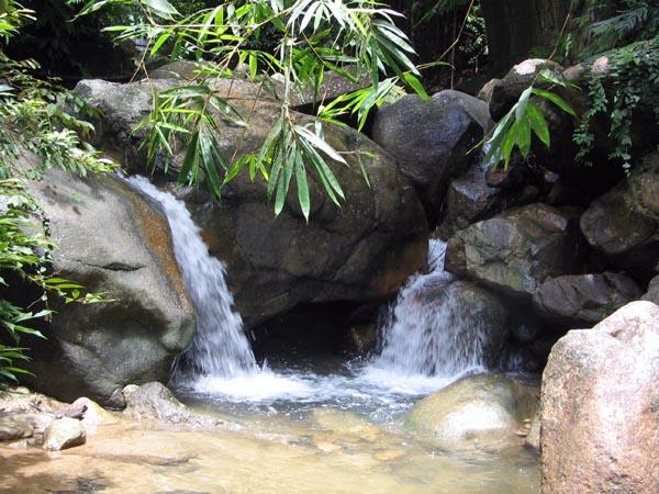 waterfall04.JPG