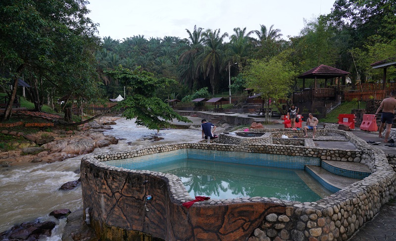 lubuktimahhotspringsweb.jpg
